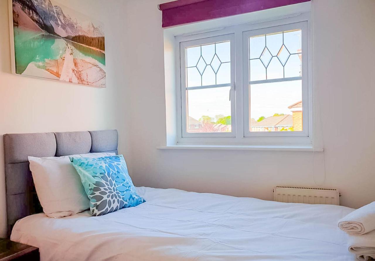 Apartment Airport Lounge - 3 Bed - 6 Persons Manchester